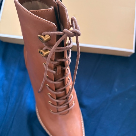 M.K. KYLE LACE UP ANKLE BOOTS - Picture 3 of 4